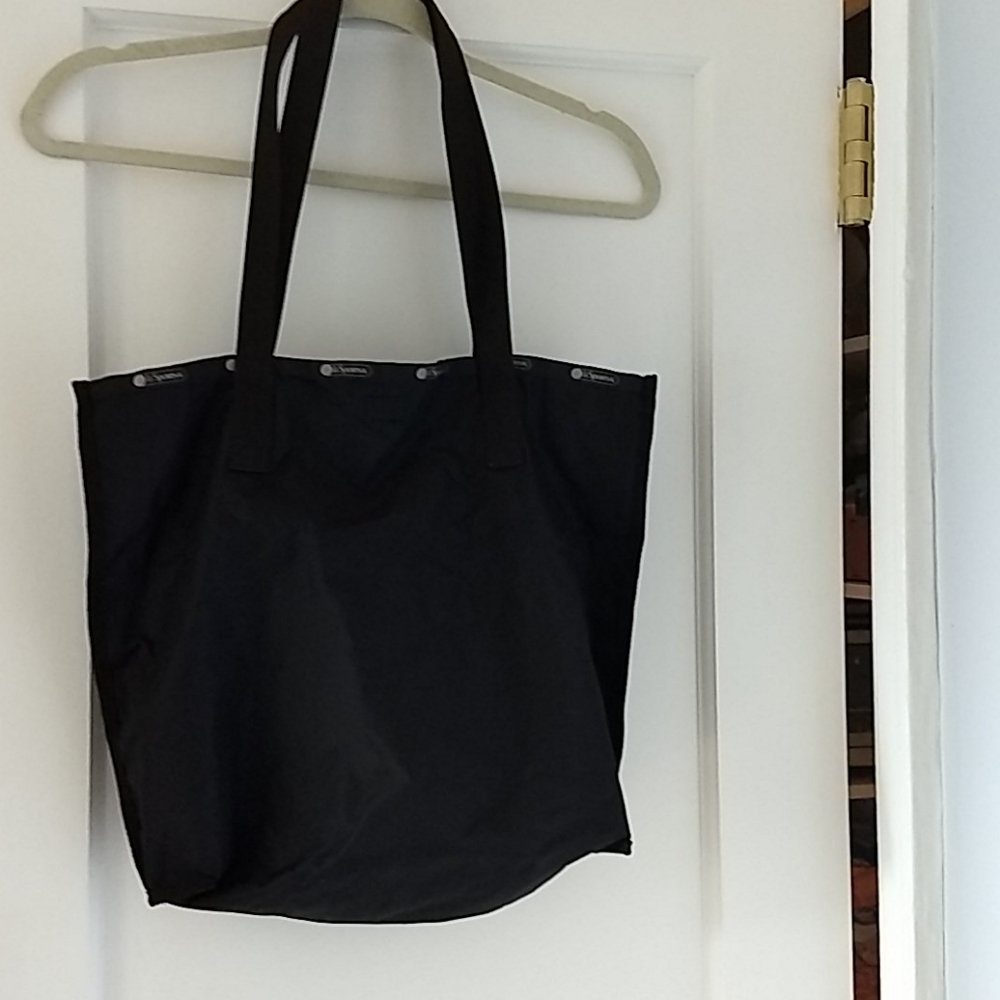 Black Lesportsac tote!